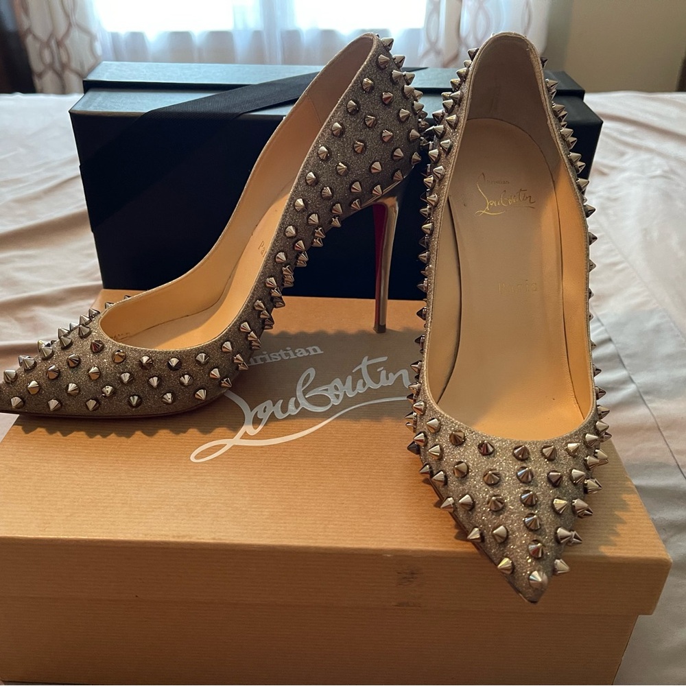 Beautiful Christian Louboutin FOLLIES SPIKES 100 Studs Glitter pumps.